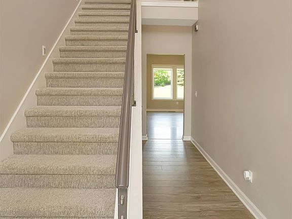 3rd image of 6353 Golf View Pl