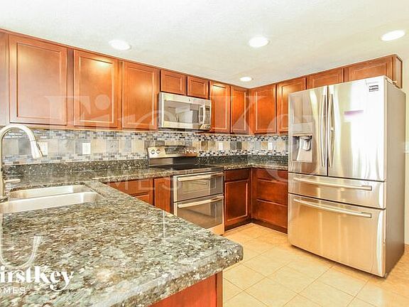 5th image of 521 E Wescott Dr
