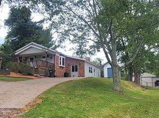 1103 Farson St, Belpre, OH 45714