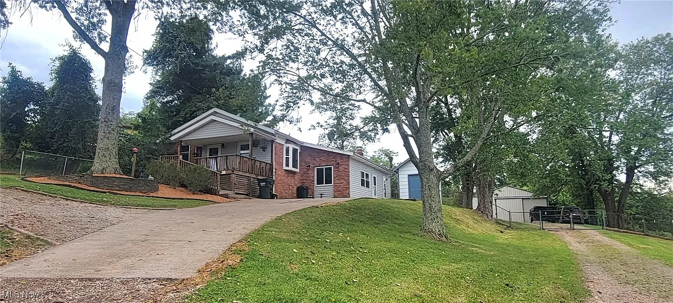 1103 Farson St photo 1