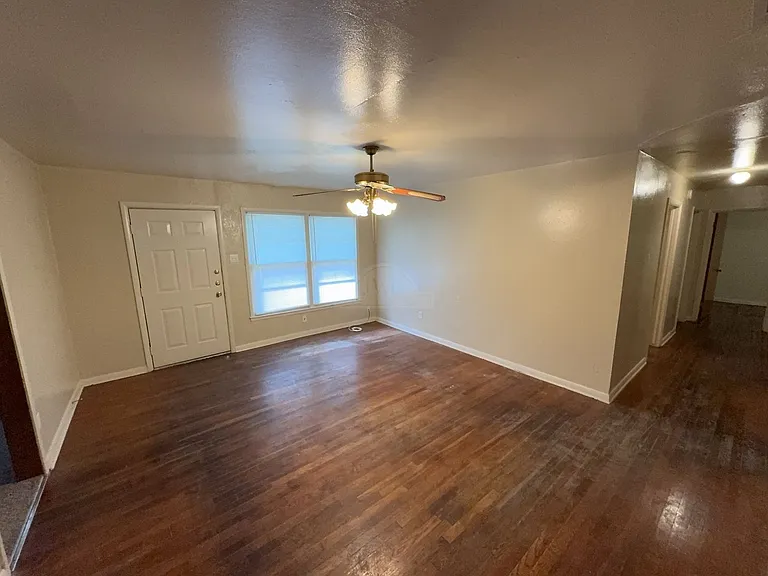 408 Allen St — Photo 4