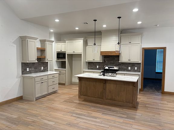 3rd image of 665 Megan Ln