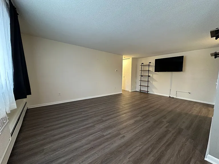 Avalon Apartments — Photo 9