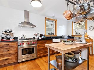 4 Gillies Ct, Newport, RI 02840