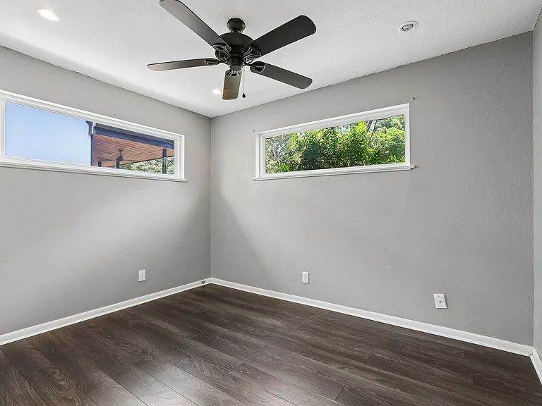 4523 Avenue H #B — Photo 15