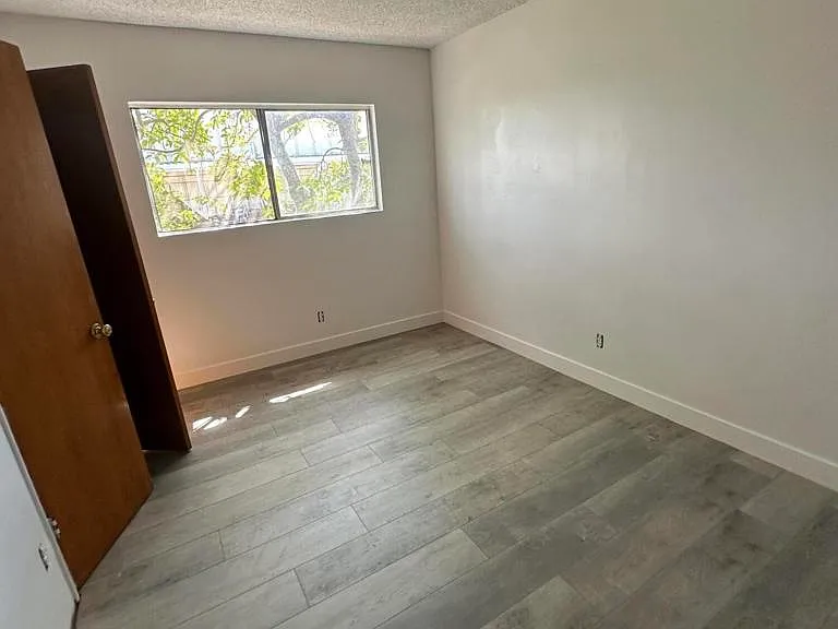 1650 W 209th St #6 — Photo 7