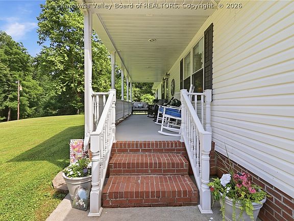 3rd image of 169 Heather Ln