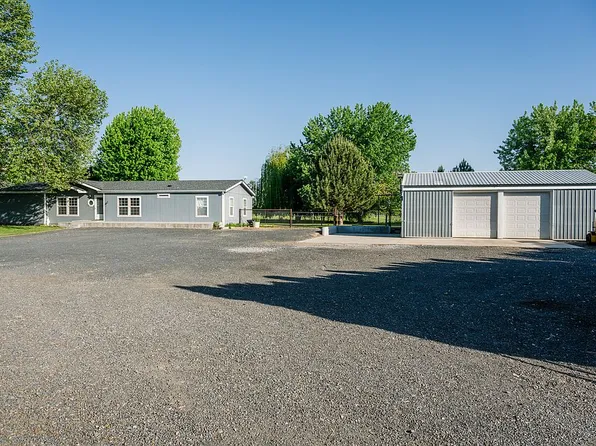 129 Tuttle Ln, Burbank, WA 99323