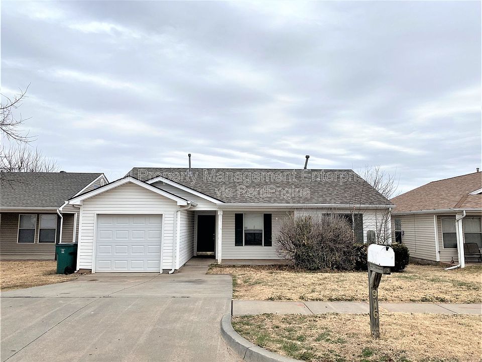 1st image of 916 Hyacinth Hollow Dr