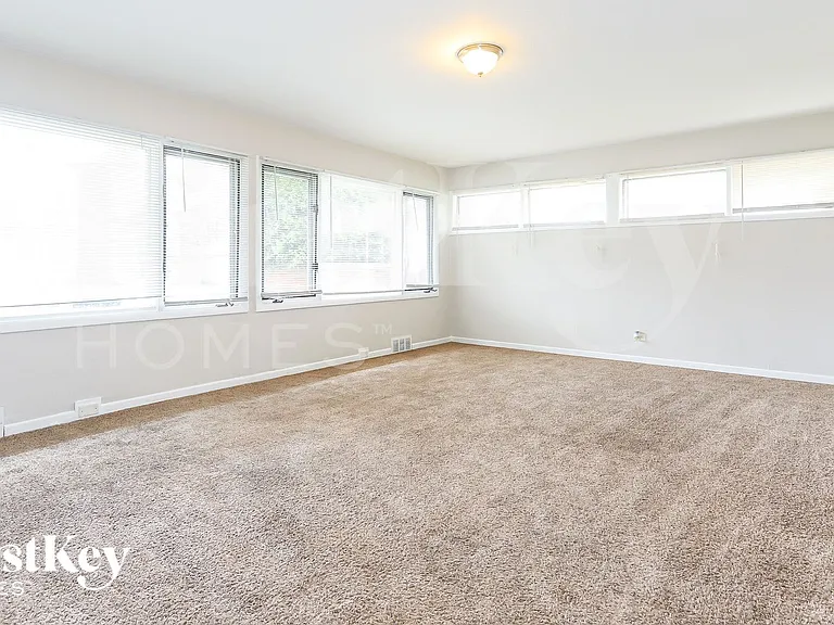 15231 Hastings Dr — Photo 3