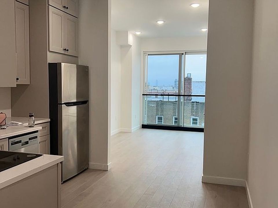 1st image of 1657 E 19th St #8