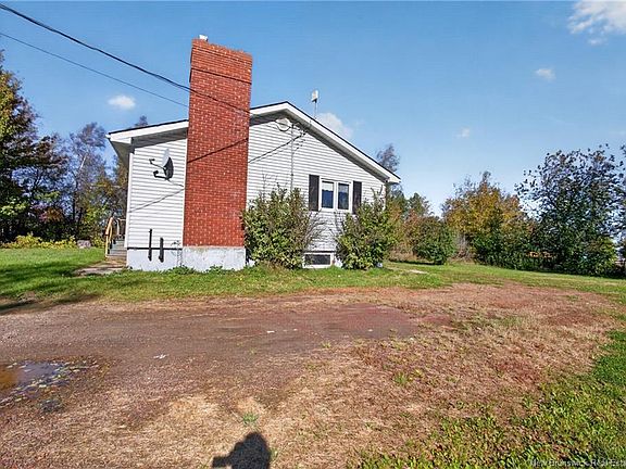 5th image of 136 Acadie St