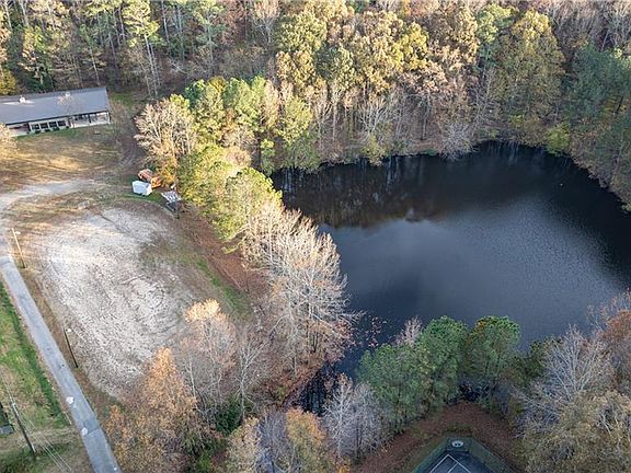 4th image of 818 Arnold Mill Rd