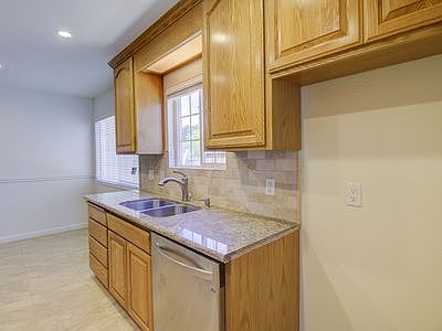 5th image of 3454 Meadowbrook Dr