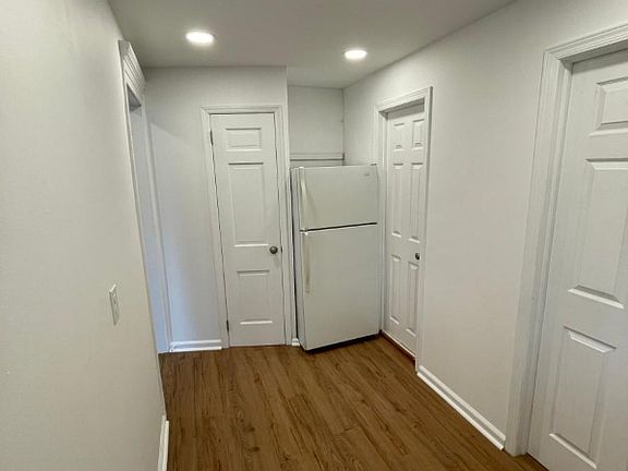 2nd image of 196 Woodhull Rd APT 1