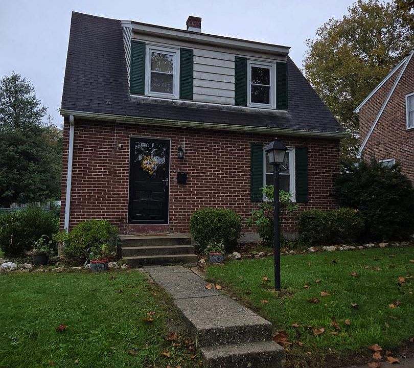 1st image of 995 Hill St