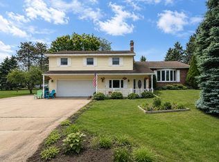 923 Barbara Ln, Marinette, WI 54143