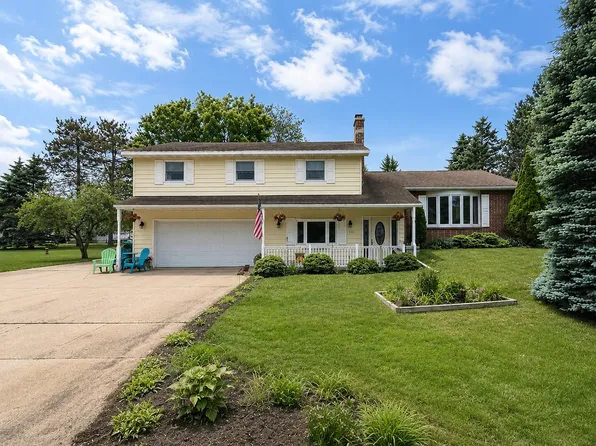 923 Barbara Ln, Marinette, WI 54143