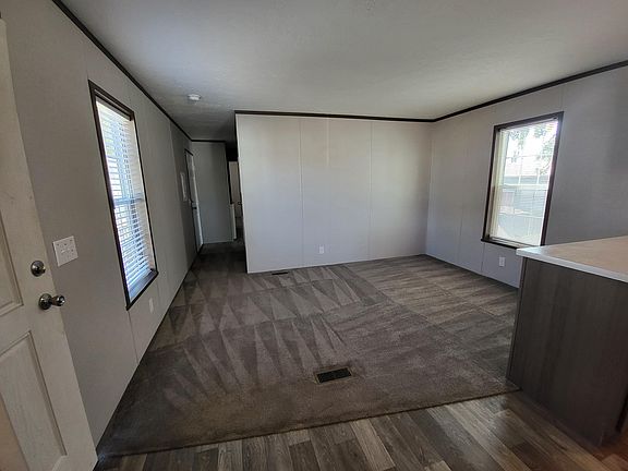 3rd image of 2319 Catalpa St #76