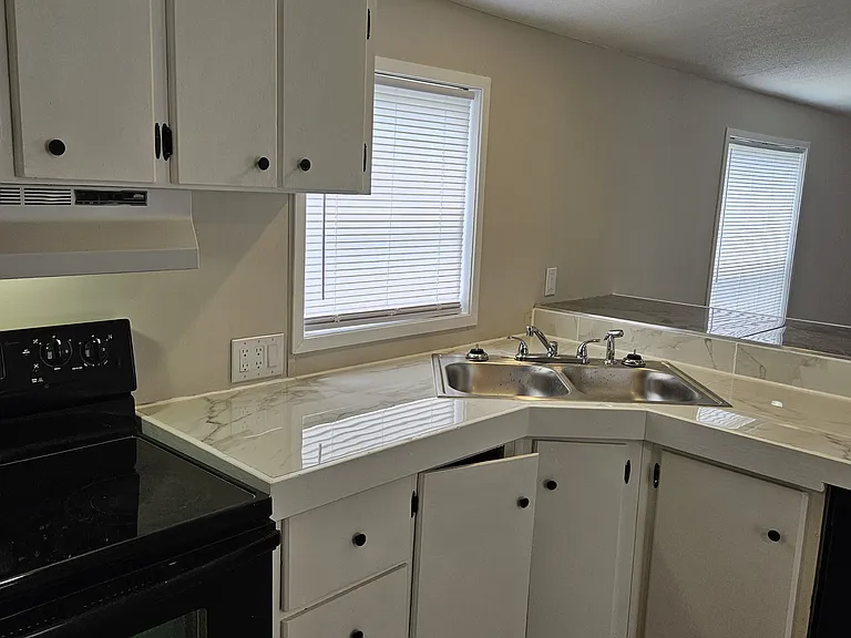 610 E Branch Dr — Photo 7