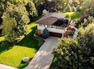 310 Union Terrace Ln N, Plymouth, MN 55441