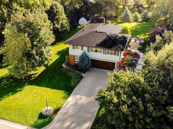 310 Union Terrace Ln N, Plymouth, MN 55441