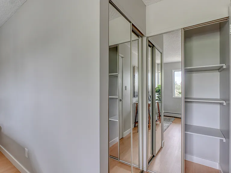 742 Kingsmere Cres SW — Photo 11