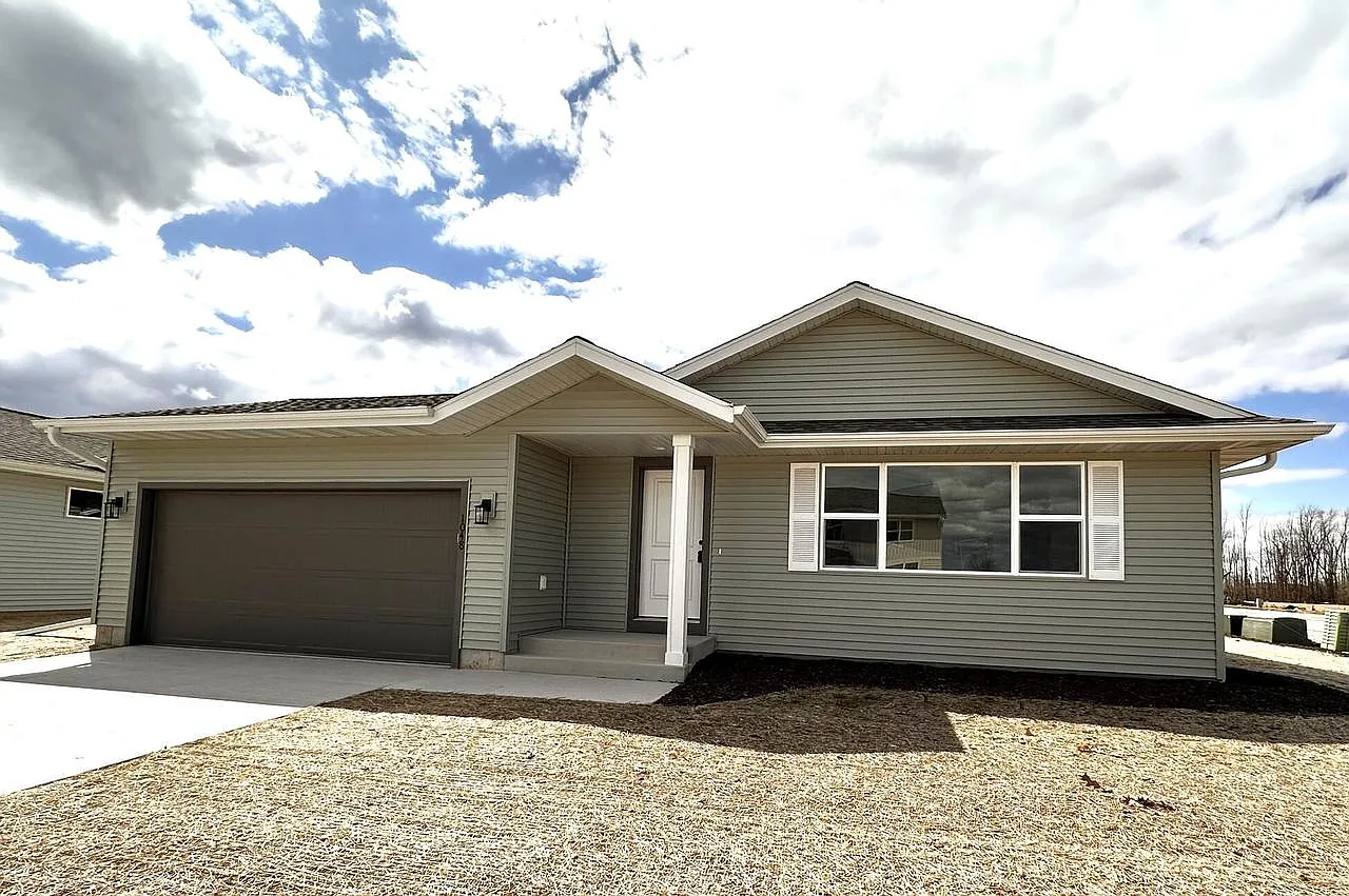 1048 McNish COURT photo 1