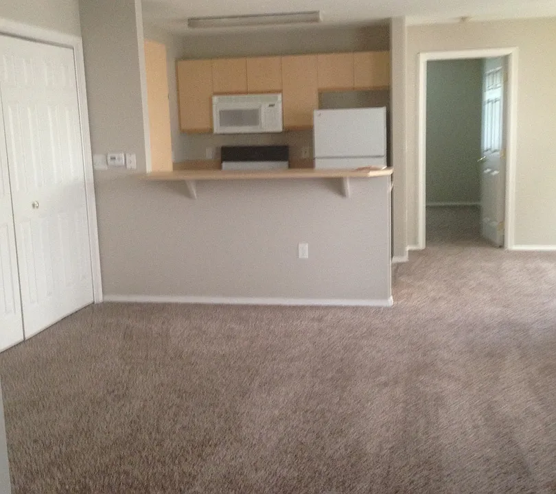 121 N Avenger Ln