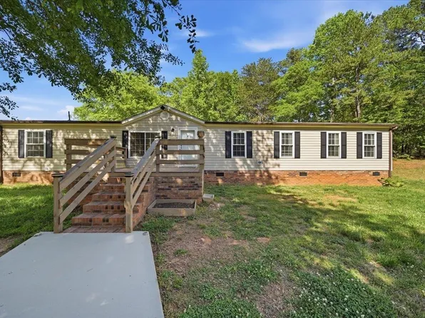 315 Highwood Dr, Campobello, SC 29322