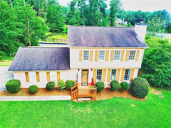 4th image of 2700 Hawk Dr NE