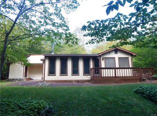 203 Champlain Dr, Coolbaugh Township, PA 18466