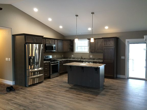 2nd image of Woodsedge Dr