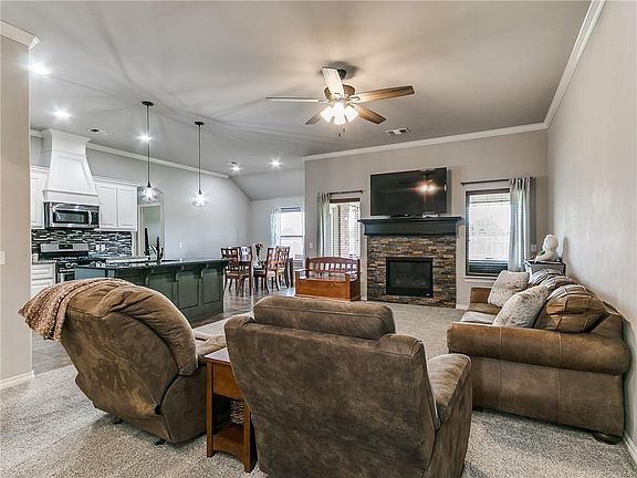 3rd image of 3301 Austrian Pine Ln