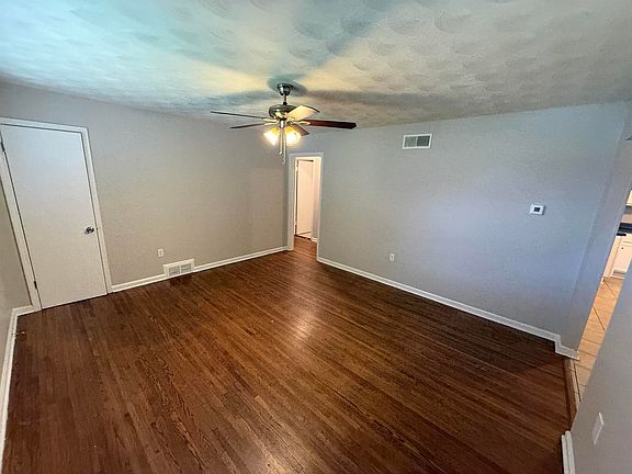 2nd image of 3539 Merritt St