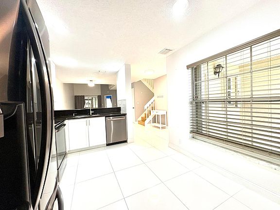 5th image of 1704 Maplewood Drive