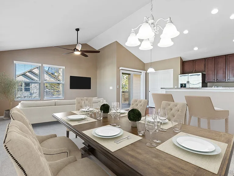 260 Devoe Dr — Photo 2