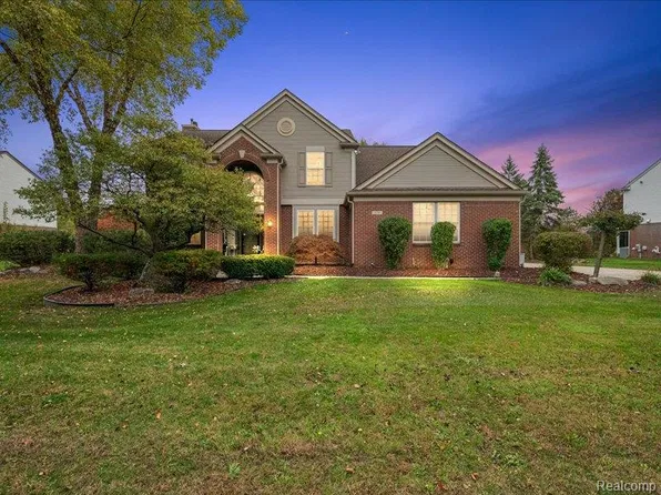 339 Springfield Dr, Canton, MI 48188