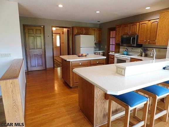 4th image of 1460 Willowbrook Dr