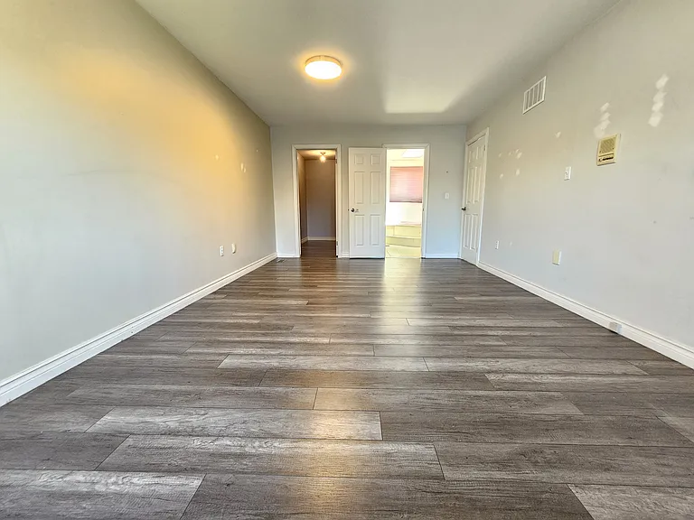 49 Decew Woods Ct #1 — Photo 11