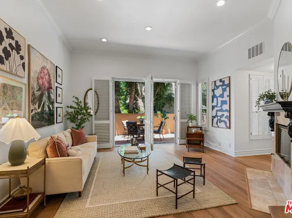 18730 Hatteras St Unit 16, Tarzana, CA 91356