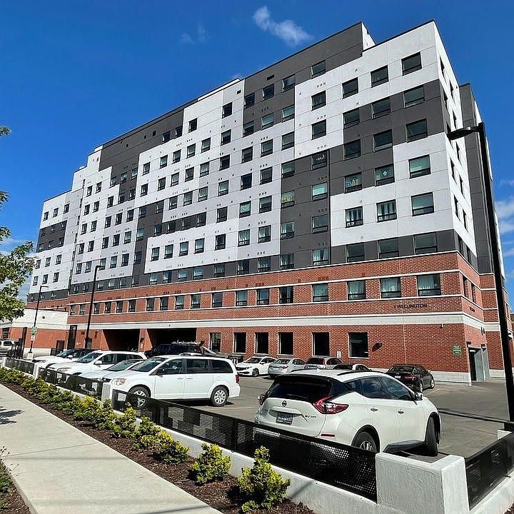 1st image of 1 Wellington St #611