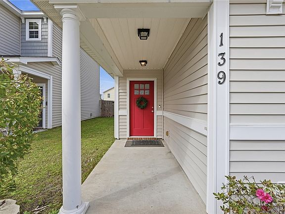 3rd image of 139 Chapel Lake S