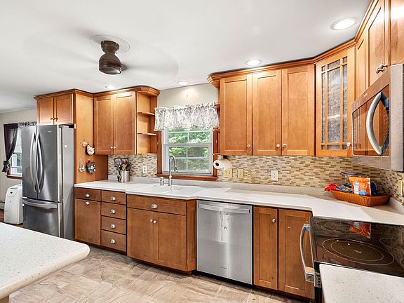 4th image of 6 Juniper Drive