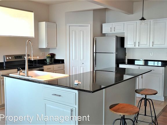 3rd image of 408 Farragut Ave N
