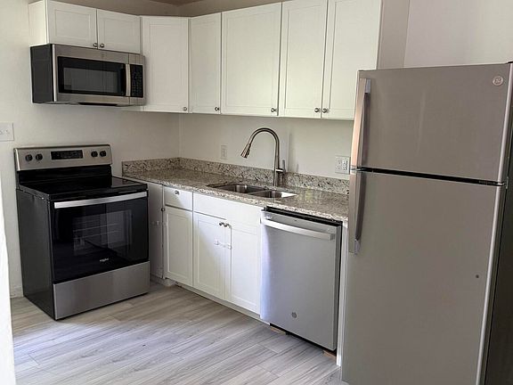 4th image of 1015 Rosedale Ave