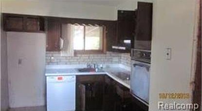 4th image of 936 E Cross St