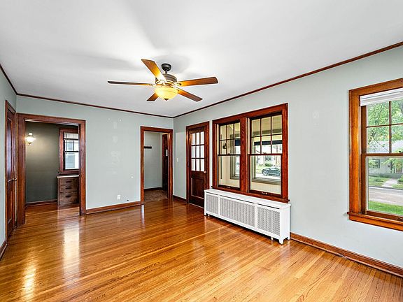 3rd image of 3020 Garfield St NE
