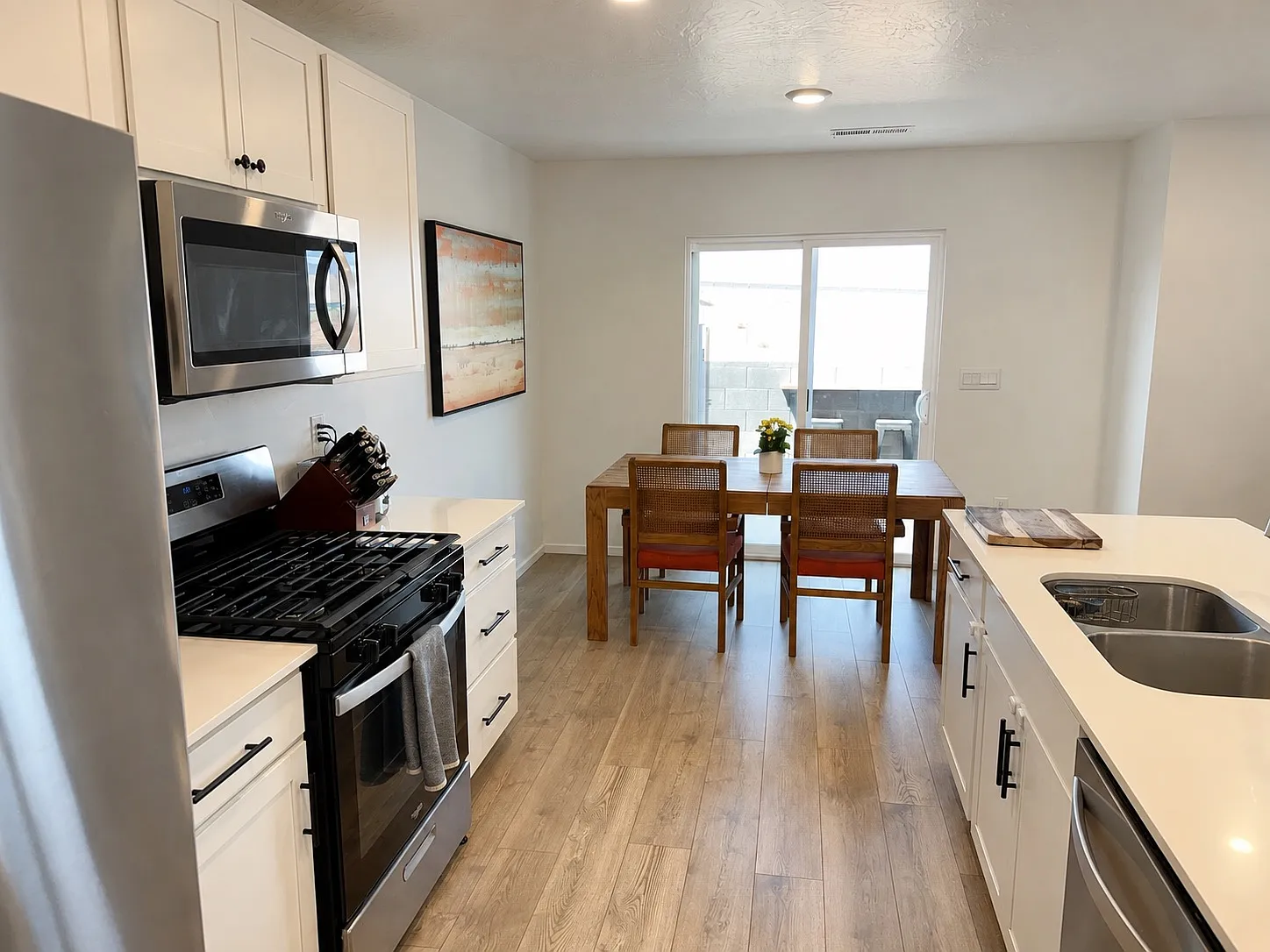 3 bed, 2.5 bath, 1555 sqft, $2,100 — Photo 3