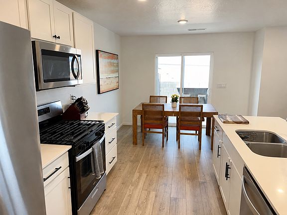 3rd image of 3359 E Big Bend Ln
